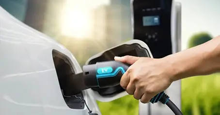 Sin miedo a las altas temperaturas y presiones, la innovadora película de SABIC ayuda a los condensadores de vehículos eléctricos a lograr nuevos avances