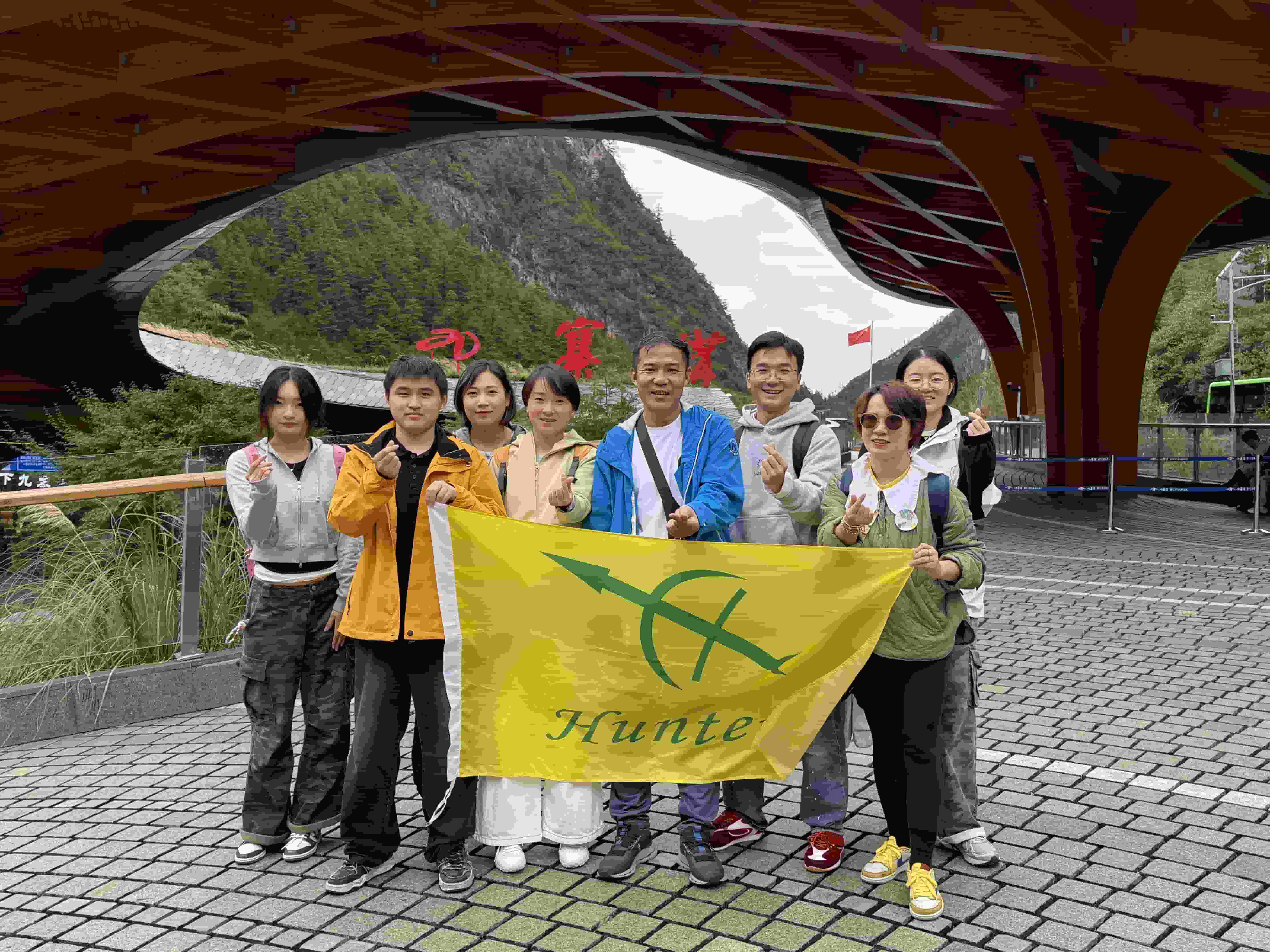 Más allá de las montañas y los mares, uniendo la artesanía | Documental sobre el viaje de formación de equipos 